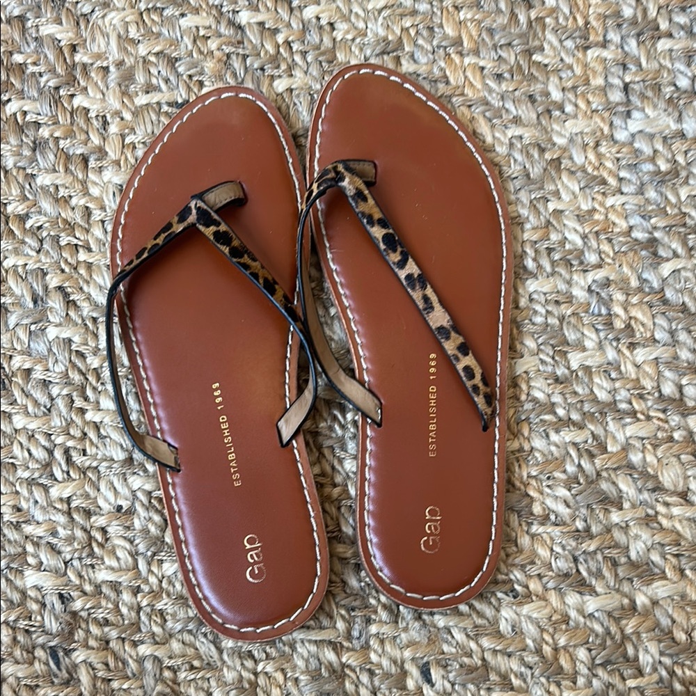 GAP Women’s Flip Flops (Size 8)